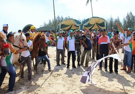 Ditjen Peternakan Dan Kesehatan Hewan Membuka Lomba Pacuan Kuda Pada Penas KTNA XV 2017 Di Provinsi Banda Aceh